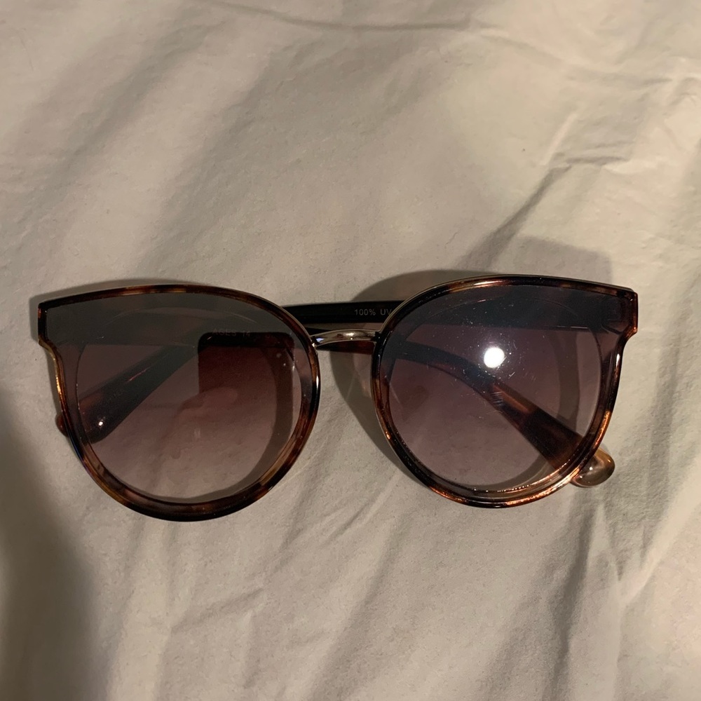 𝙵𝚛𝚊𝚗𝚌𝚎𝚜𝚌𝚊’𝚜 𝚂𝚞𝚗𝚐𝚕𝚊𝚜𝚜𝚎𝚜☀︎︎ - Picture 2 of 4